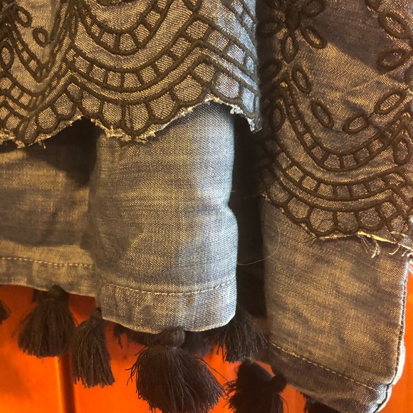 Crown and Ivy Distressed Tank With Fringe XXL NWT - Picture 2 of 6